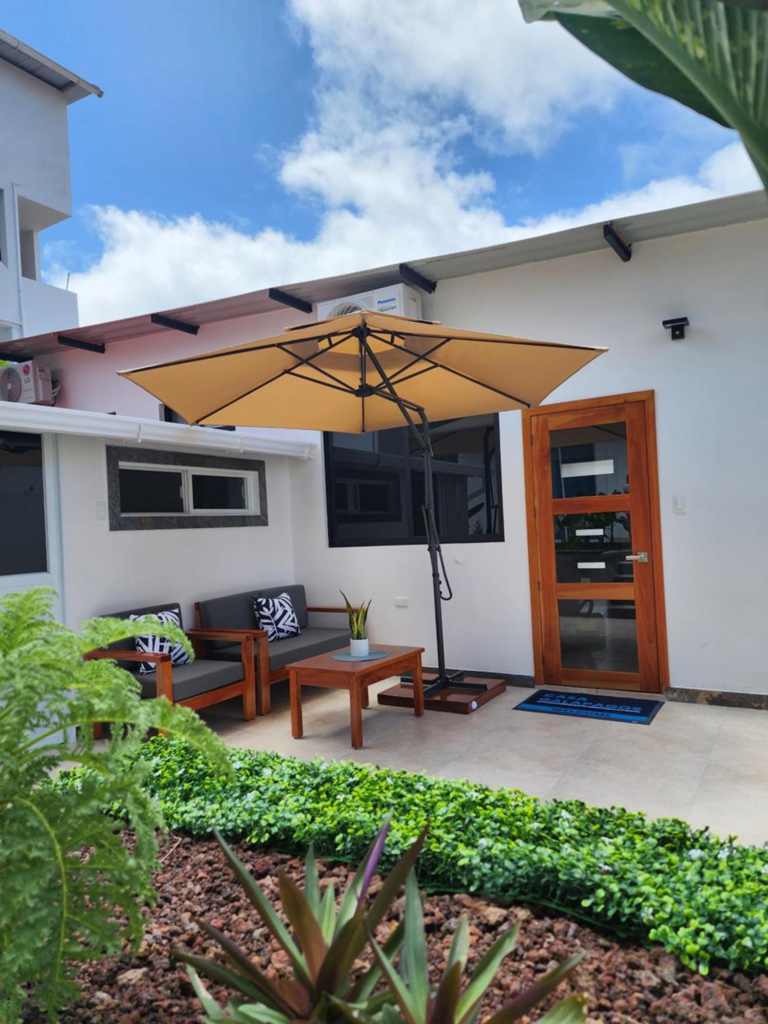Casa Galapagos By Hostal Fragata Puerto Ayora  Kültér fotó